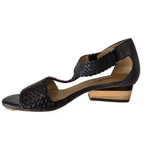 Vaneli Black Textured Sandals with Ankle Strap